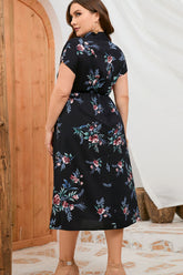 Robe à manches courtes et col Johnny fleuri grande taille